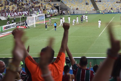 photo depuis les tribunes d'un match de foot au Maracana