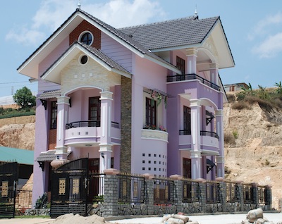 photo d'une maison violette de Traimat